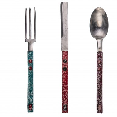 ATTILA ENAMEL  - cutlery in satinless steel and brass. The handle has a galvanic finishing with a specific epoxy enamel. NICKEL FREE
